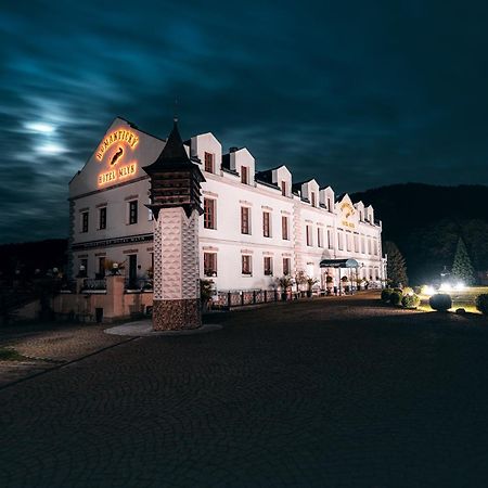 Romantic Hotel Mlyn Karlstejn ภายนอก รูปภาพ