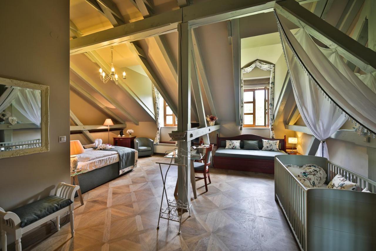 Romantic Hotel Mlyn Karlstejn ภายนอก รูปภาพ