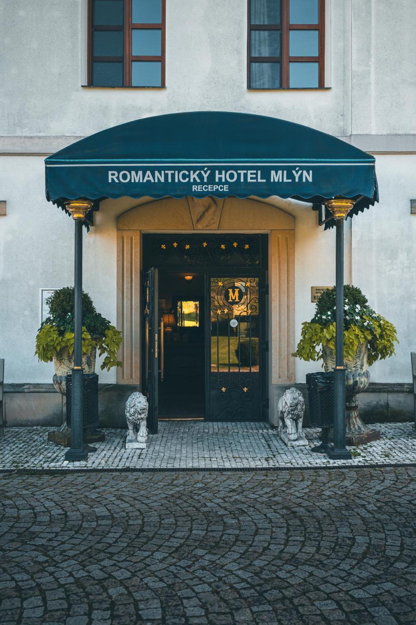 Romantic Hotel Mlyn Karlstejn ภายนอก รูปภาพ