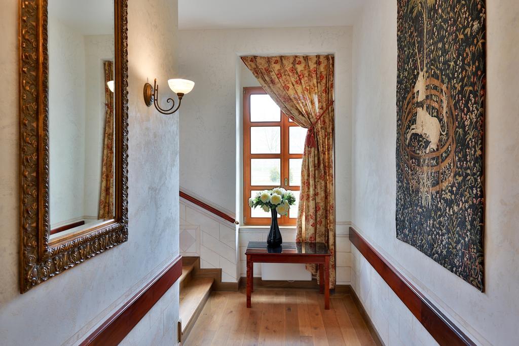 Romantic Hotel Mlyn Karlstejn ภายนอก รูปภาพ