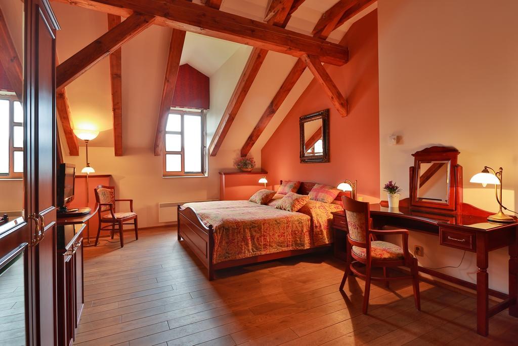 Romantic Hotel Mlyn Karlstejn ภายนอก รูปภาพ