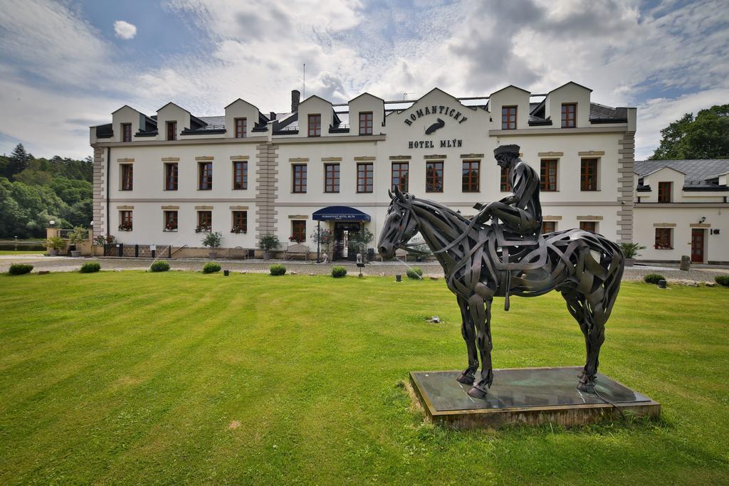 Romantic Hotel Mlyn Karlstejn ภายนอก รูปภาพ