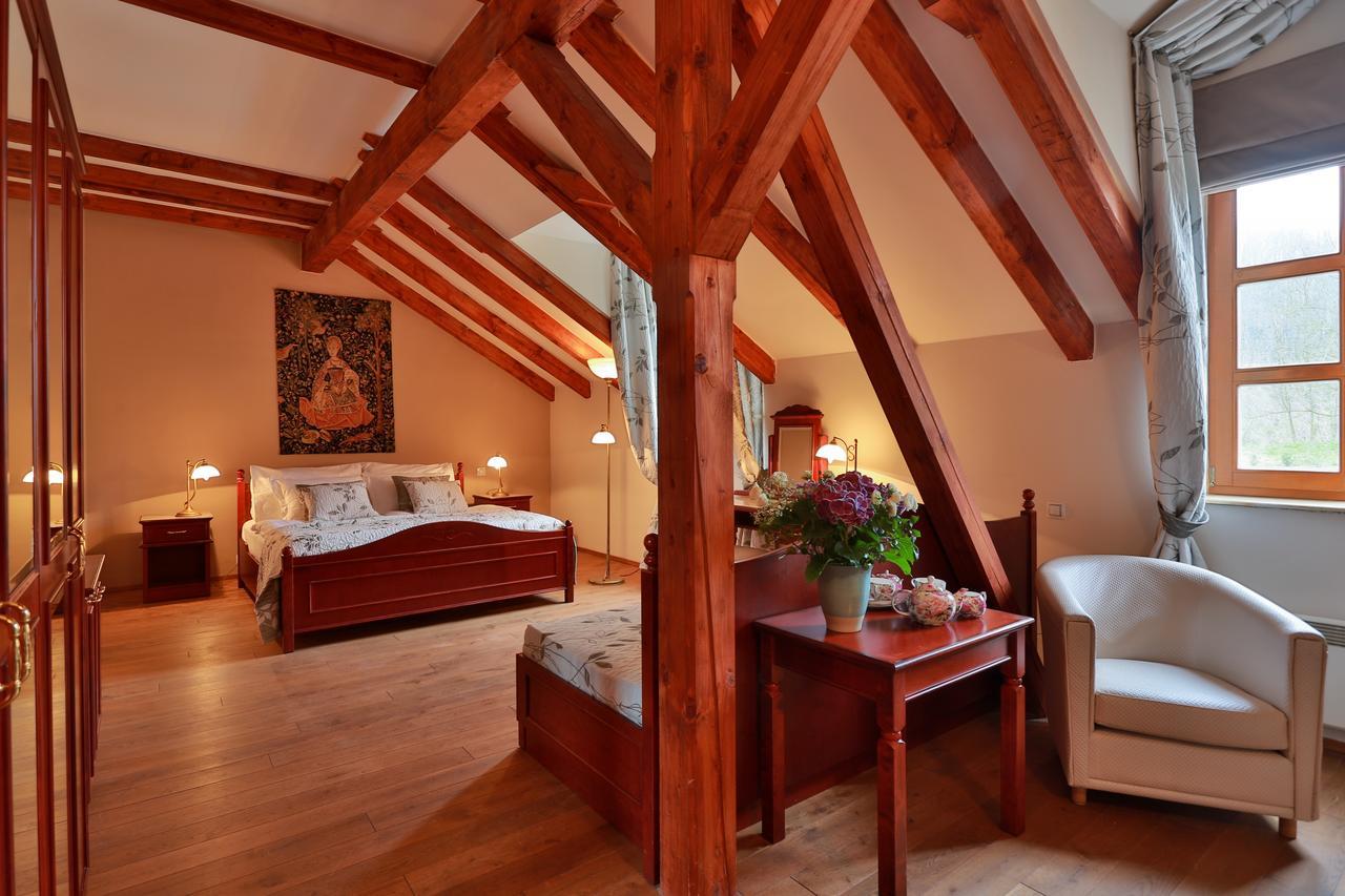 Romantic Hotel Mlyn Karlstejn ภายนอก รูปภาพ