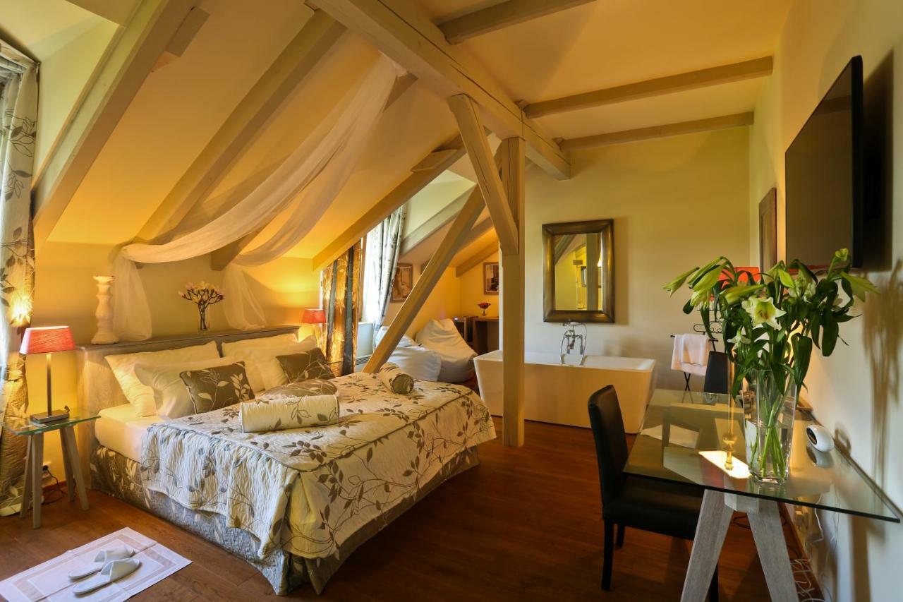 Romantic Hotel Mlyn Karlstejn ภายนอก รูปภาพ