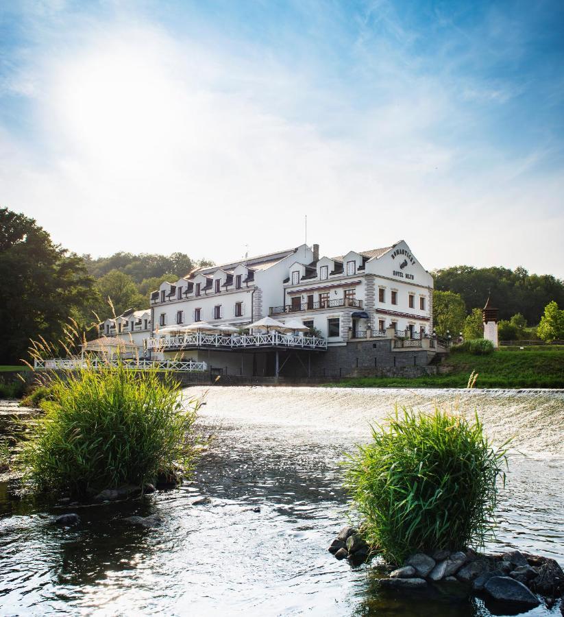 Romantic Hotel Mlyn Karlstejn ภายนอก รูปภาพ